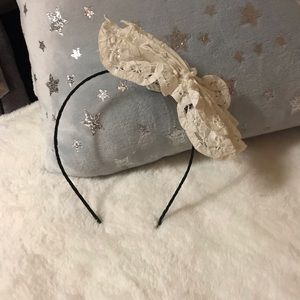 Headband with white lace bow